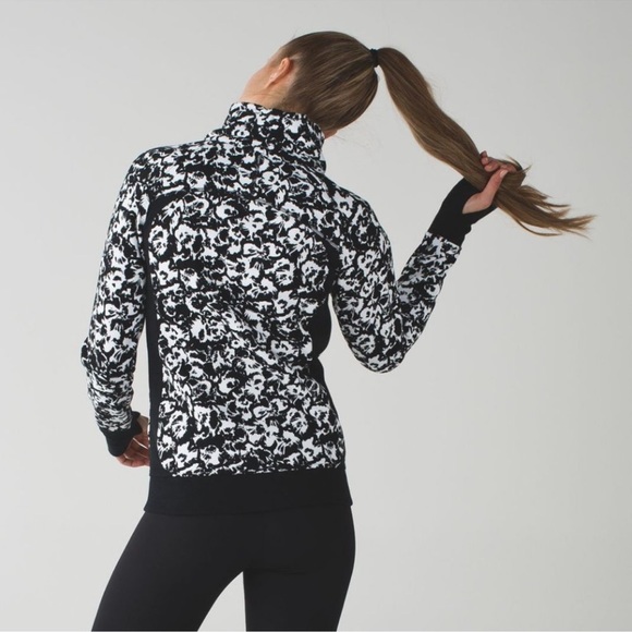 Lululemon Black & White Fleur Sombre Floral Cozy Cuddle Up Full Zip Jack… - Picture 4 of 12